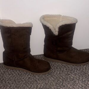 Warm Shearling-Lined Winter Boots